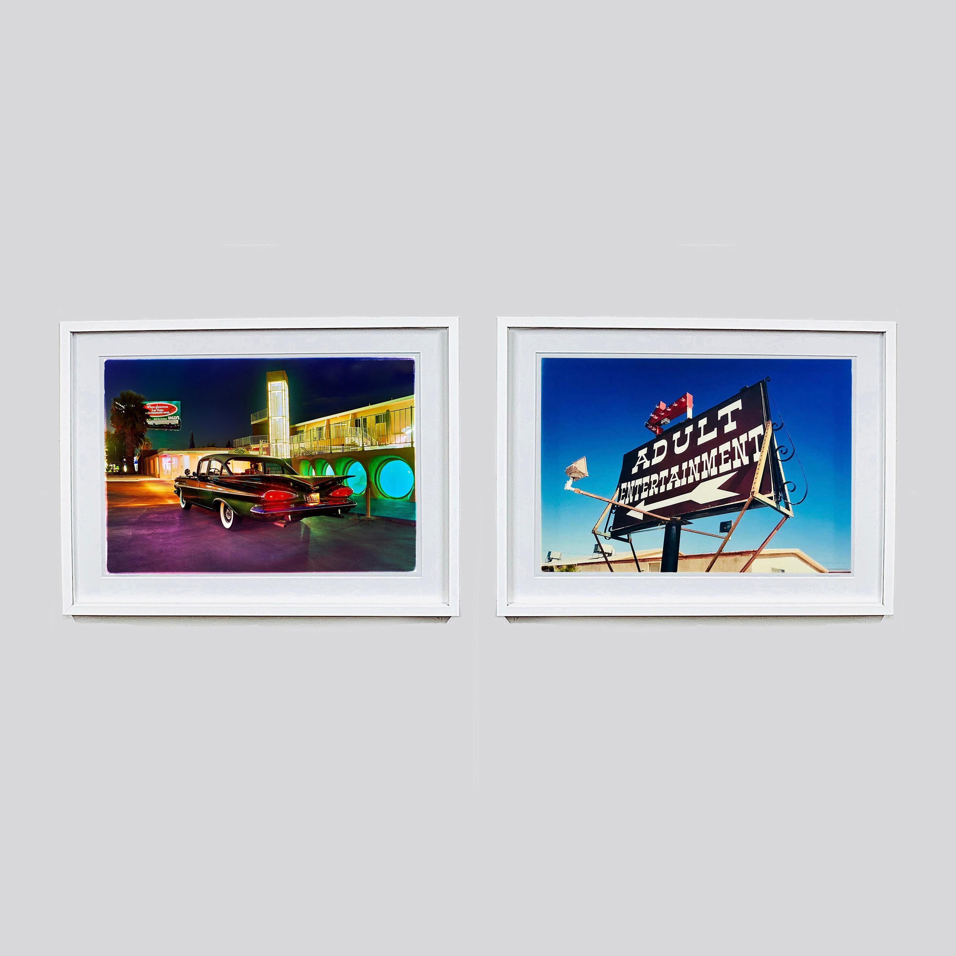 Mit dem filmreifen Glass Pool Motel, das es leider nicht mehr gibt, und einem ikonischen Chevy Bel Air ist es ein perfektes Beispiel für ein verlorenes Vegas. Dies ist eine der klassischen Americana-Fotografien von Richard Heeps aus seiner Serie