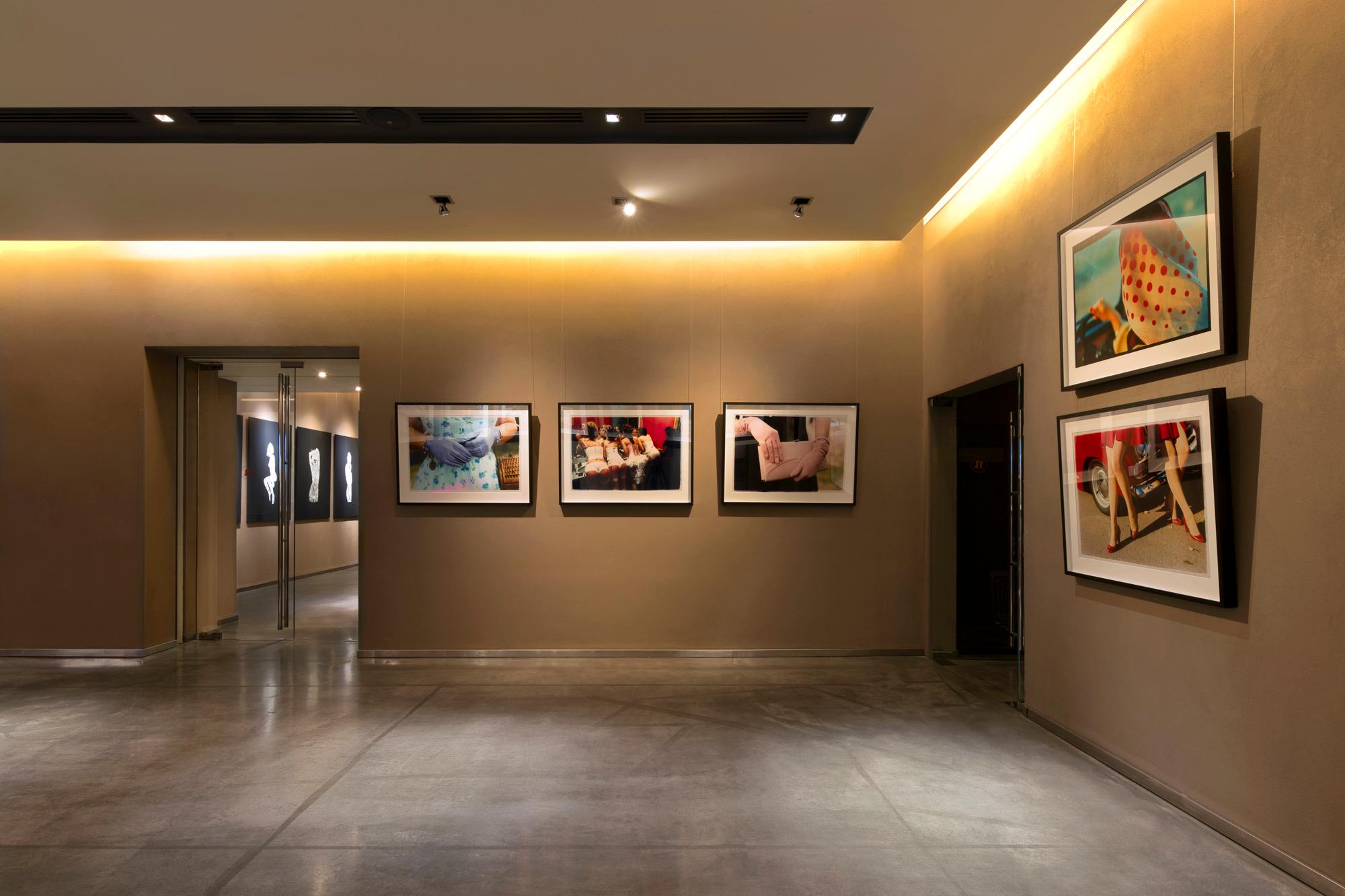 Gants roses, Goodwood, Chichester, mode féminine, photographies en couleur en vente 3