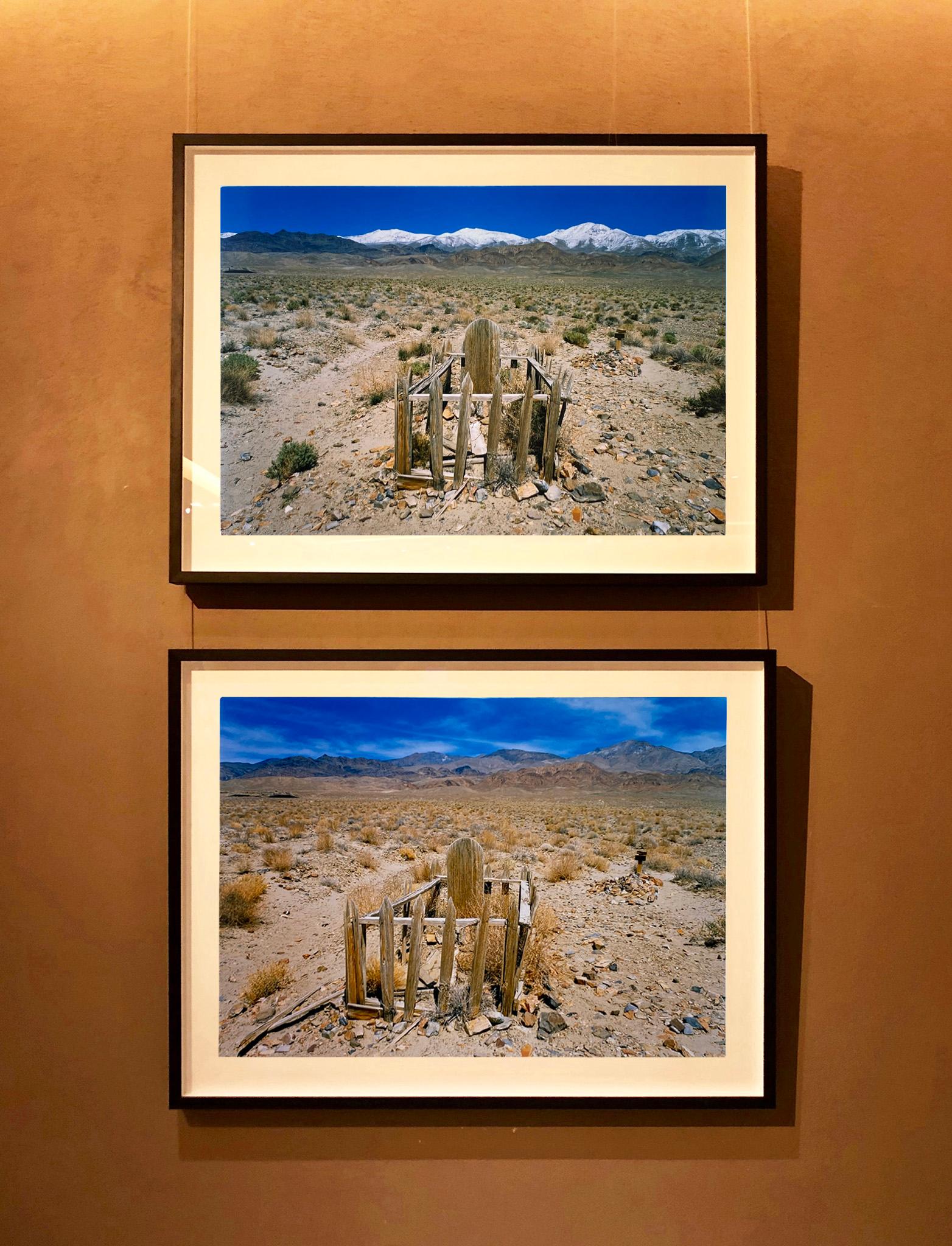 Tumba del Pionero II, Keeler, Condado de Inyo, California - Fotografía de Paisaje Americano en venta 1