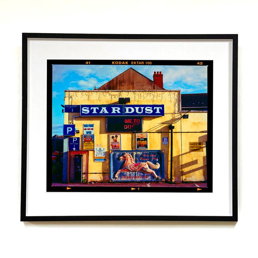 Pleasure Park, Llandudno - Fotografía en color de arquitectura costera - Photograph de Richard Heeps