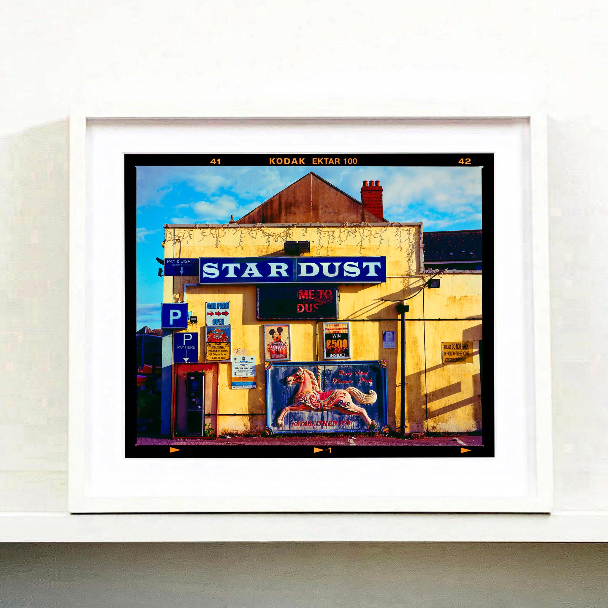 Pleasure Park, Llandudno – Meereslandschaftsfotografie, Farbfotografie im Angebot 3
