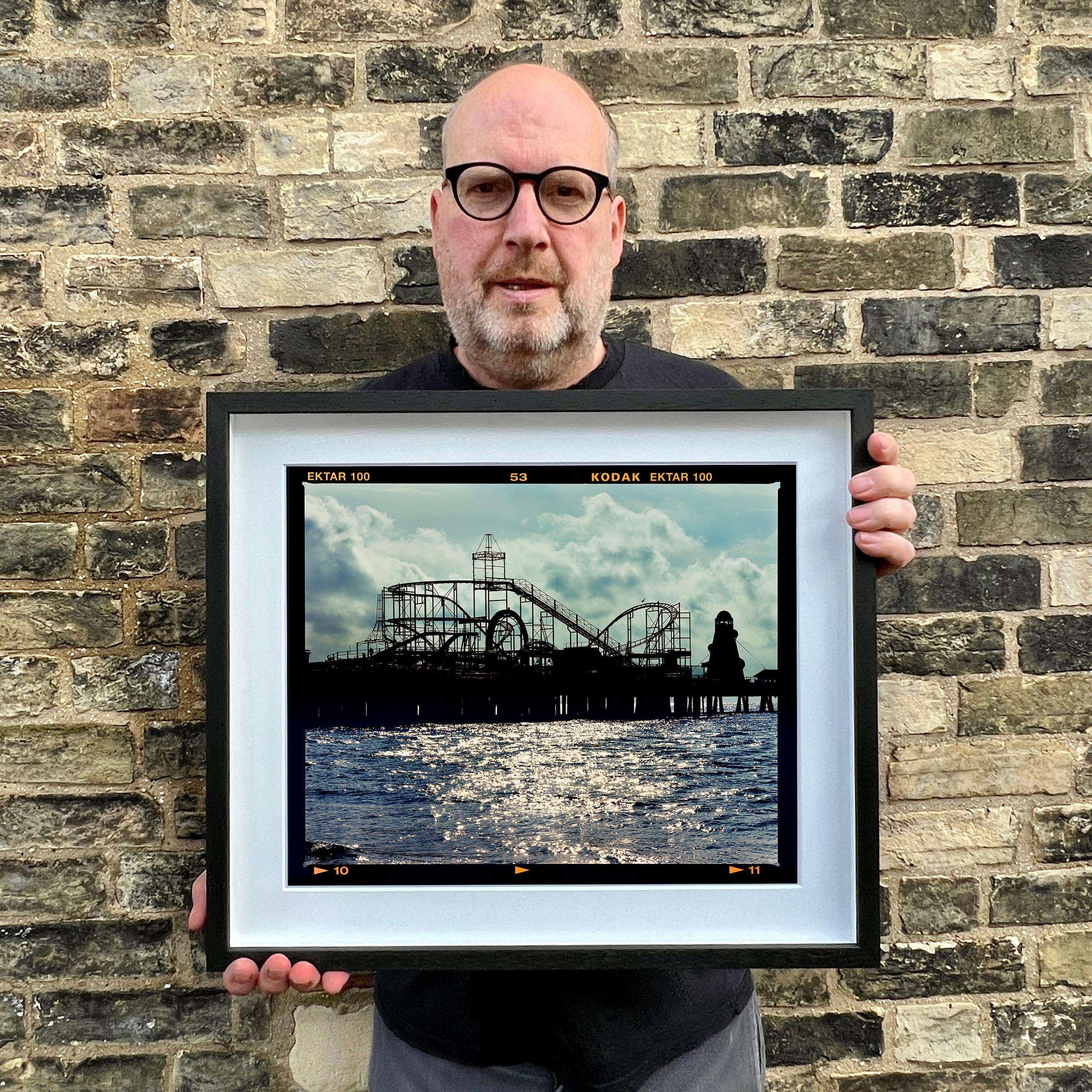 Pleasure Pier, Clacton-on-Sea - Photographie couleur d'un paysage marin britannique en vente 2