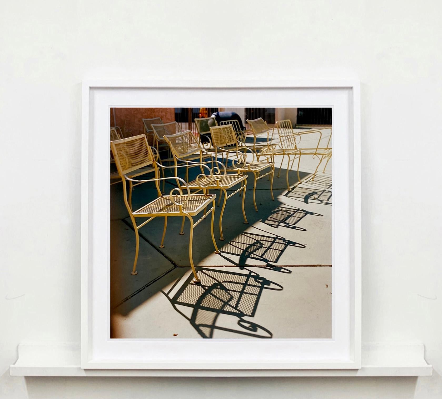Chaises Vintage, au bord de la piscine du La Concha Motel de Las Vegas. Partie de Richard Heeps  Série 