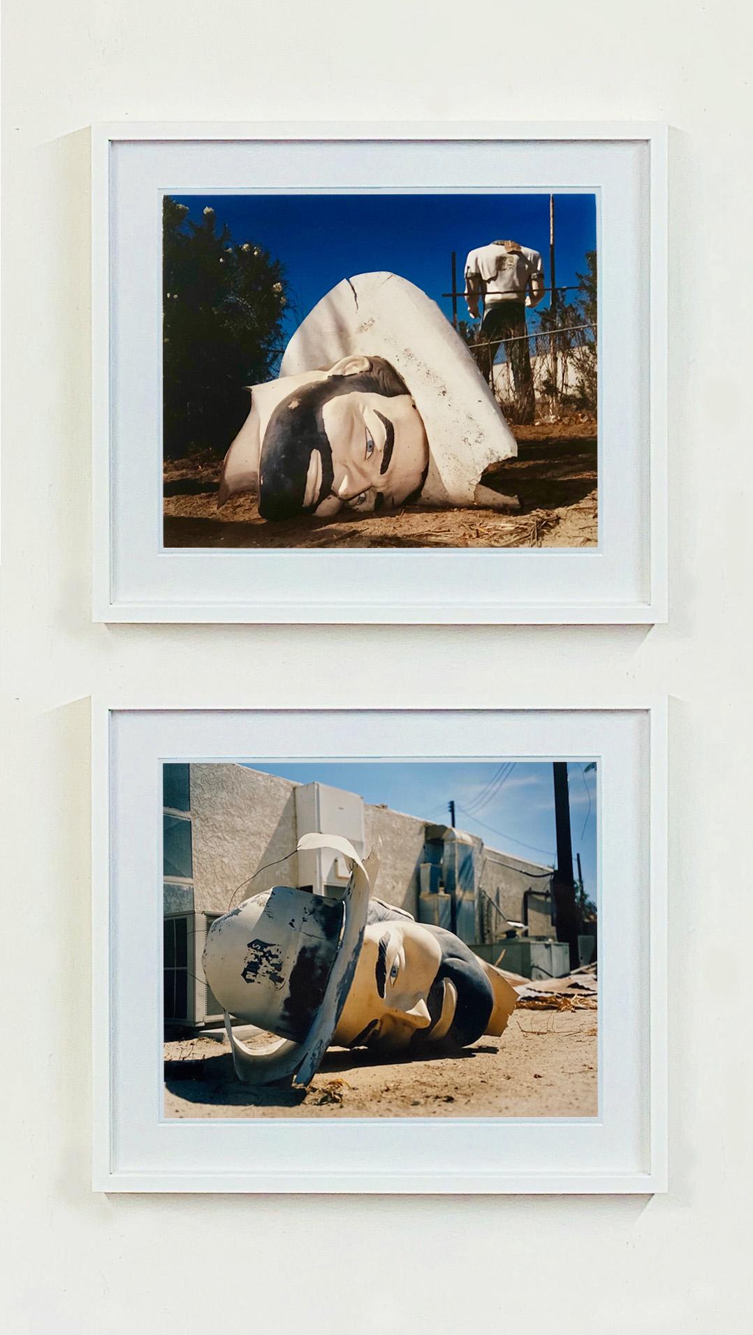 Poor Richard Head, Salton Sea, Kalifornien – Roadside America, Farbfoto (Grau), Figurative Photograph, von Richard Heeps