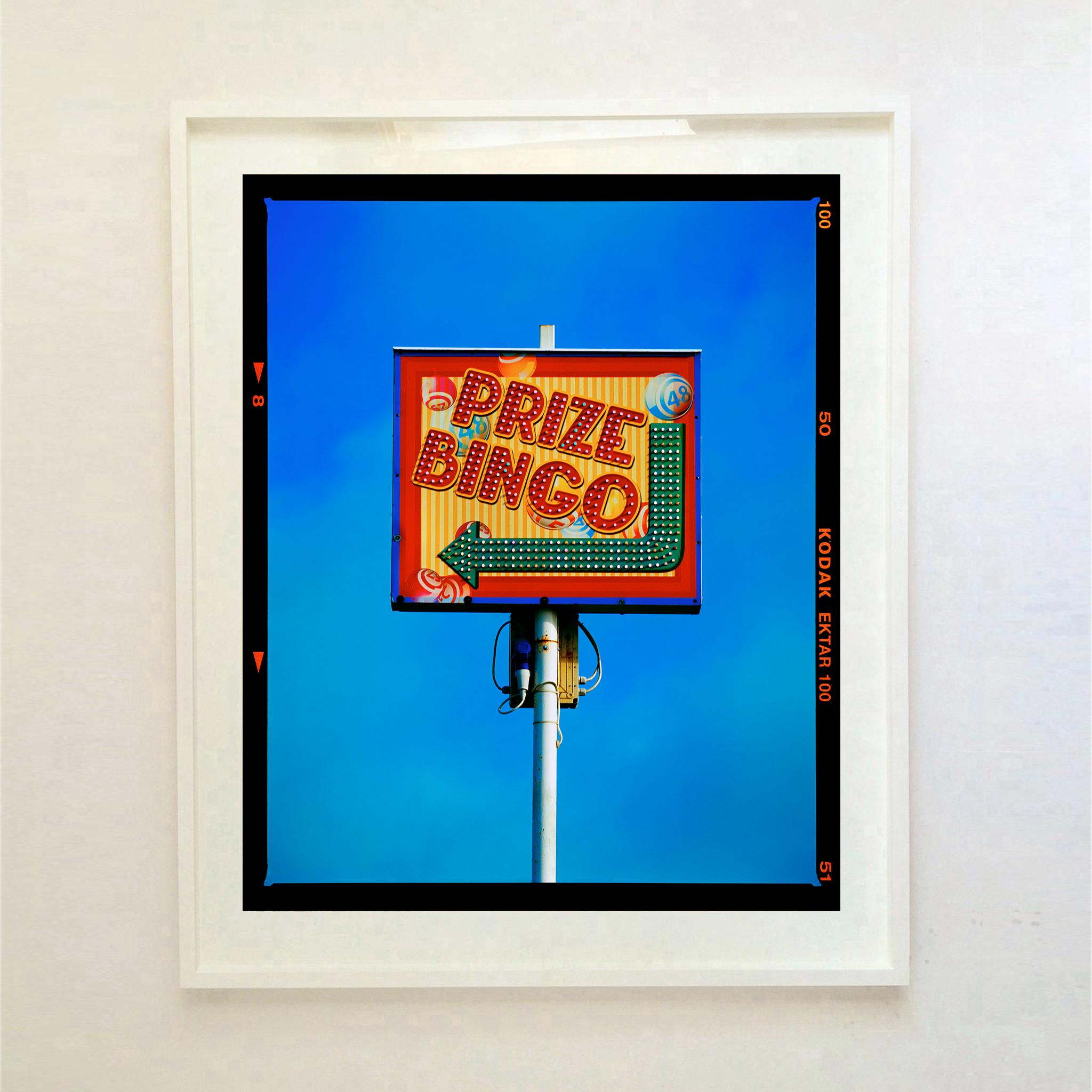 Prize Bingo, Norfolk - Photographie typographique couleur britannique en vente 1