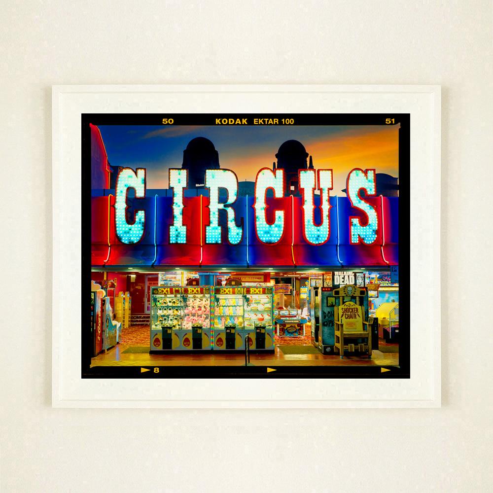Prize Shop Circus, Norfolk - Typografie Farbfotografie (Zeitgenössisch), Photograph, von Richard Heeps