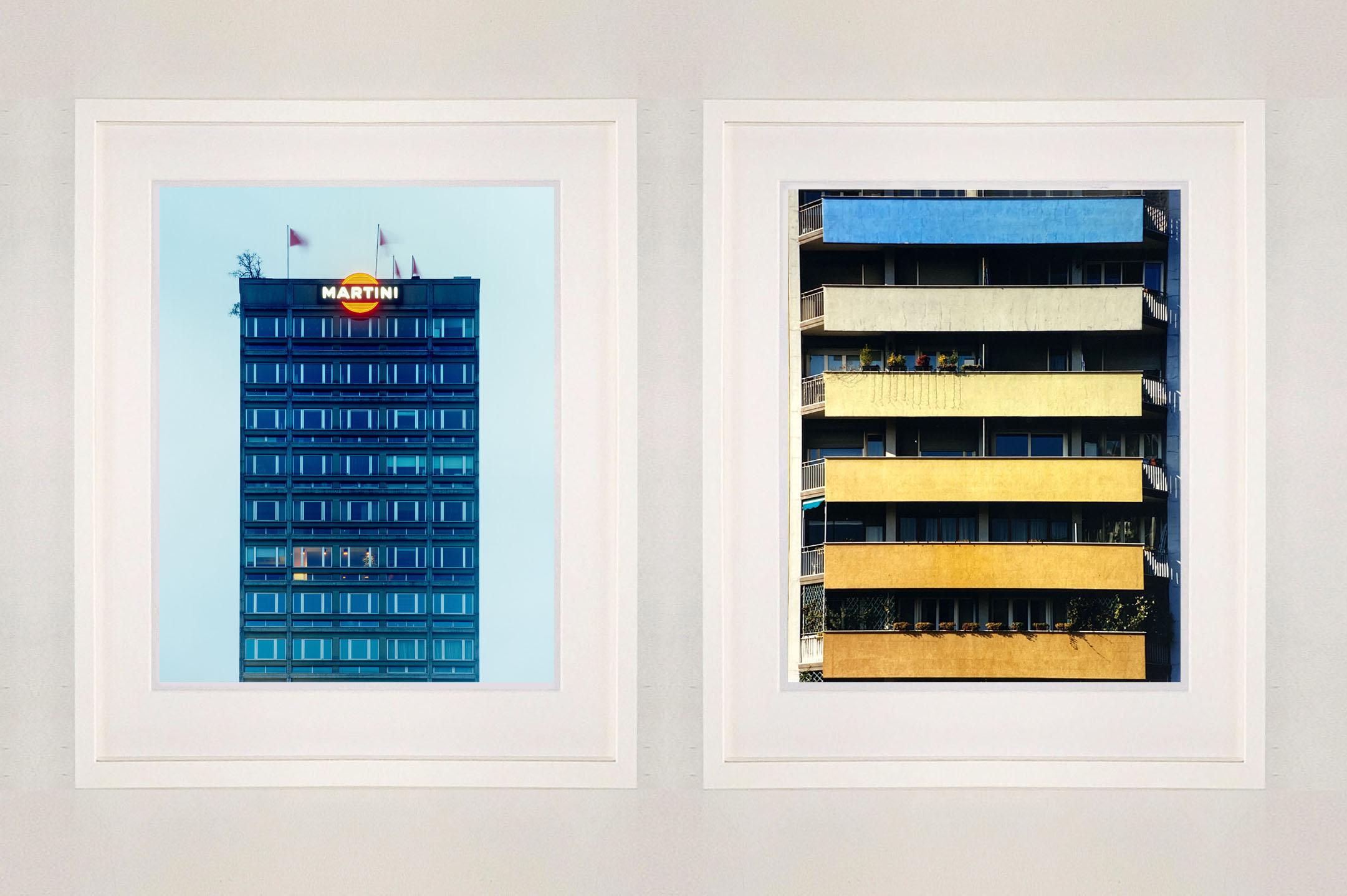 Rainbow Apartments, Mailand - Konzeptionelle architektonische Farbfotografie im Angebot 2
