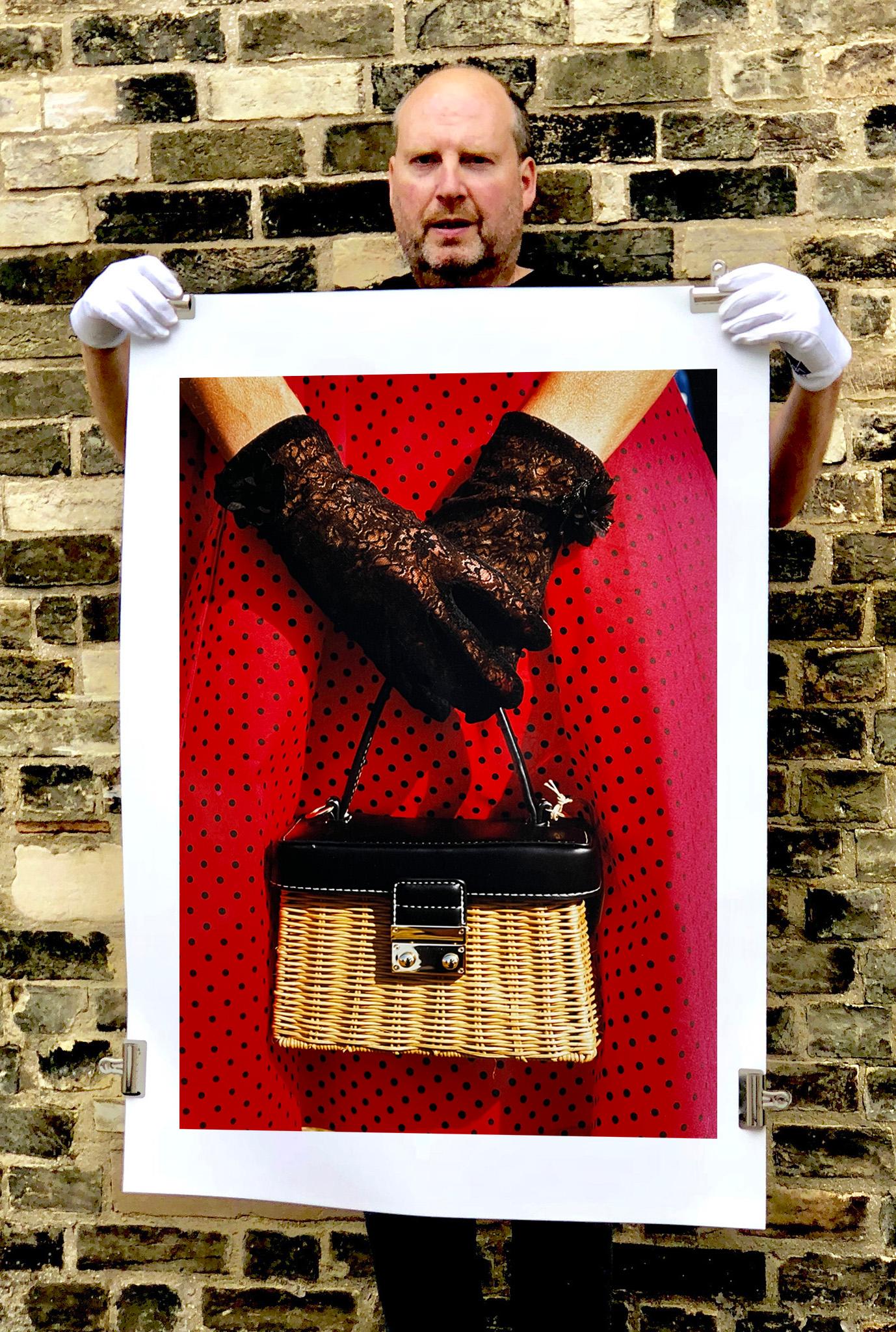 Robe à pois rouges, style néo-gothique Goodwood, photographie de mode vintage - Photograph de Richard Heeps