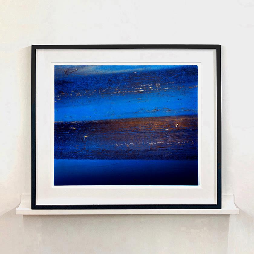 Retaining Wall II, Rockingham - Photographie abstraite de couleur bleue en vente 3
