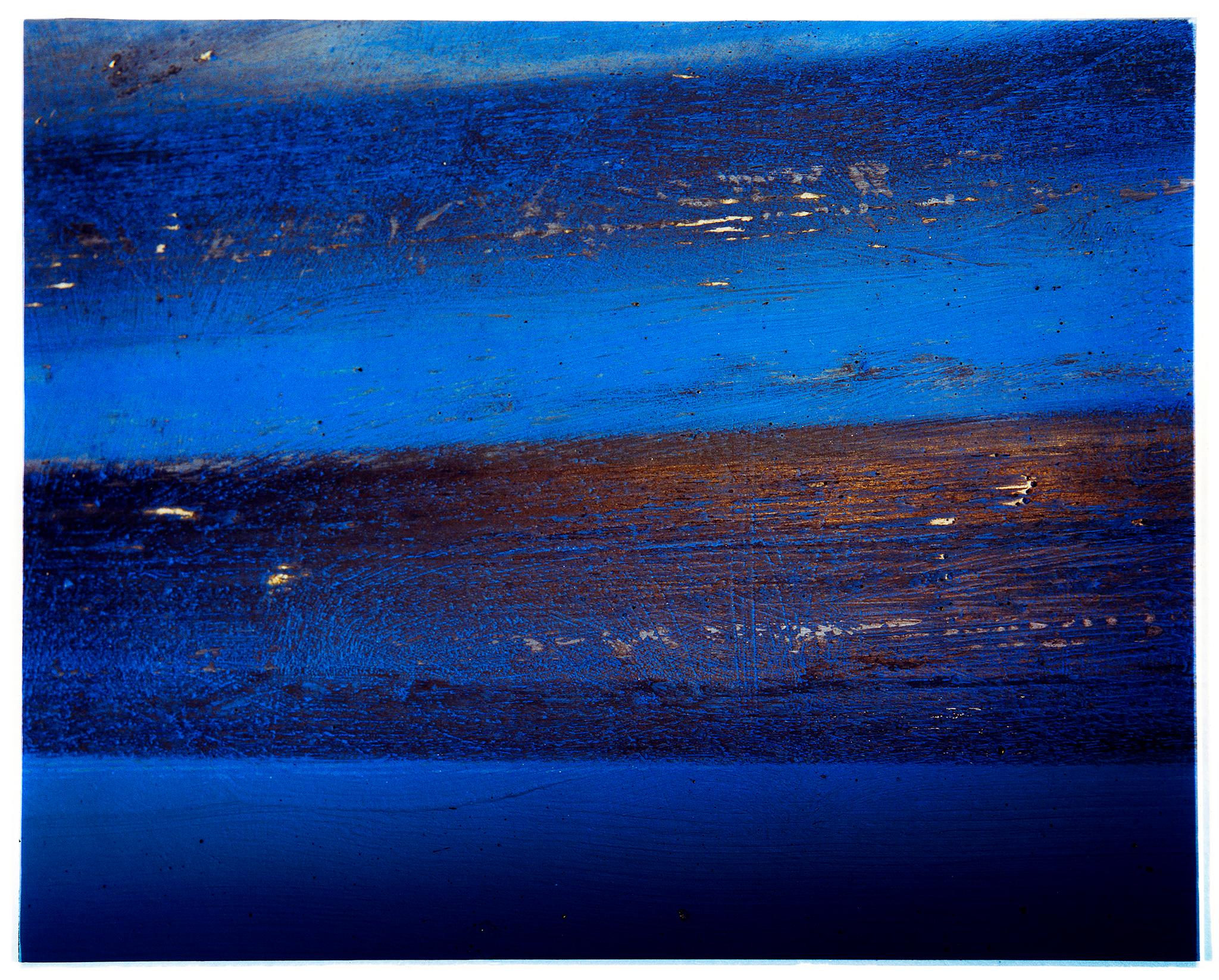Retaining Wall II, Rockingham - Photographie abstraite de couleur bleue