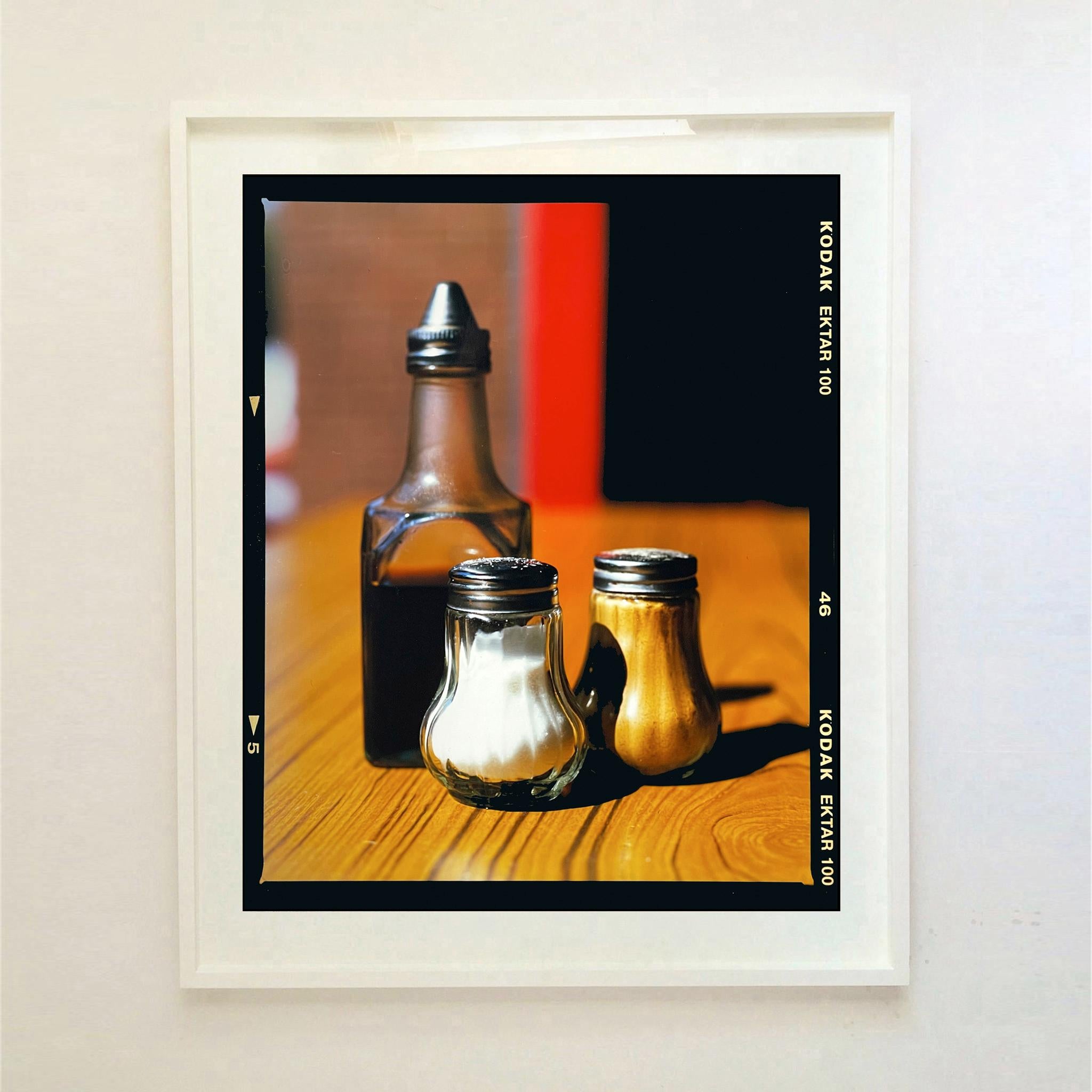 Salt, Pepper & Vinegar, Clacton-on-Sea - Fotografia d'epoca di interni a colori di cibo - Print Contemporaneo di Richard Heeps