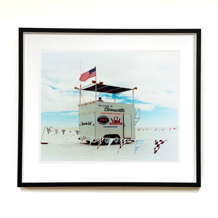 Save the Salt, Bonneville, Utah - Photographie couleur de paysages américains - Gris Color Photograph par Richard Heeps