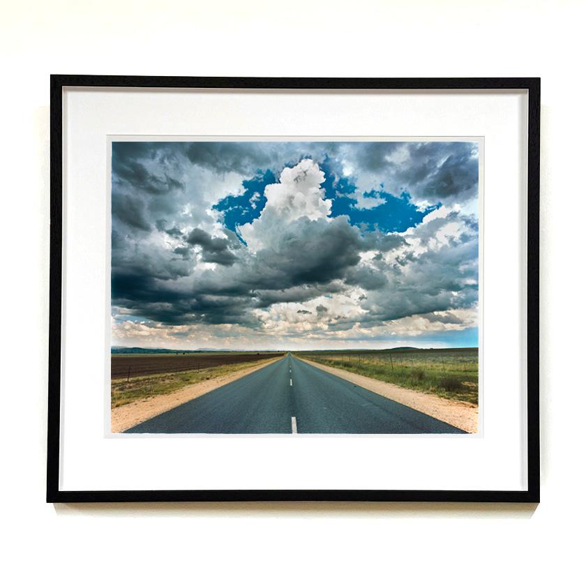 Schoeman's Drift, Parys, Free State - Photographie couleur de paysage sud-africain - Gris Landscape Photograph par Richard Heeps