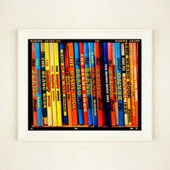 Divertimento a scuola, Norfolk - Fotografia di dorsi di libri d'epoca multicolore