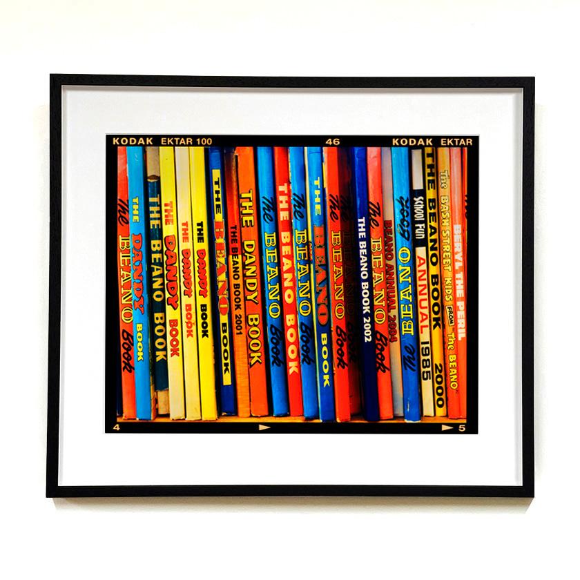 School Fun, Norfolk - Mehrfarbige Vintage-Bücher Spines Fotografie (Pop-Art), Photograph, von Richard Heeps