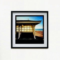 Rifugio sul mare (a destra), St Leonard-on-Sea - Fotografia a colori del mare britannico