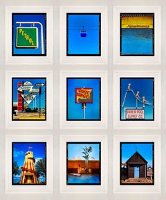 Satz von neun gerahmten blauen Pop-Art-Farbfotografien