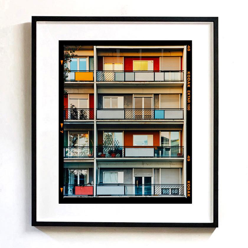 Ensemble de trois photographies d'architecture italienne de Milan encadrées en vente 4