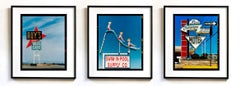 Ensemble de trois photographies d'enseignes américaines encadrées Pop Art Color Blue Sky