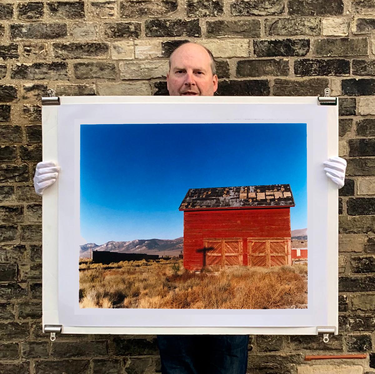 Shed - Railroad Depot, Nevada, 2003 - After the Gold Rush - Architecture Photo  - Contemporain Print par Richard Heeps