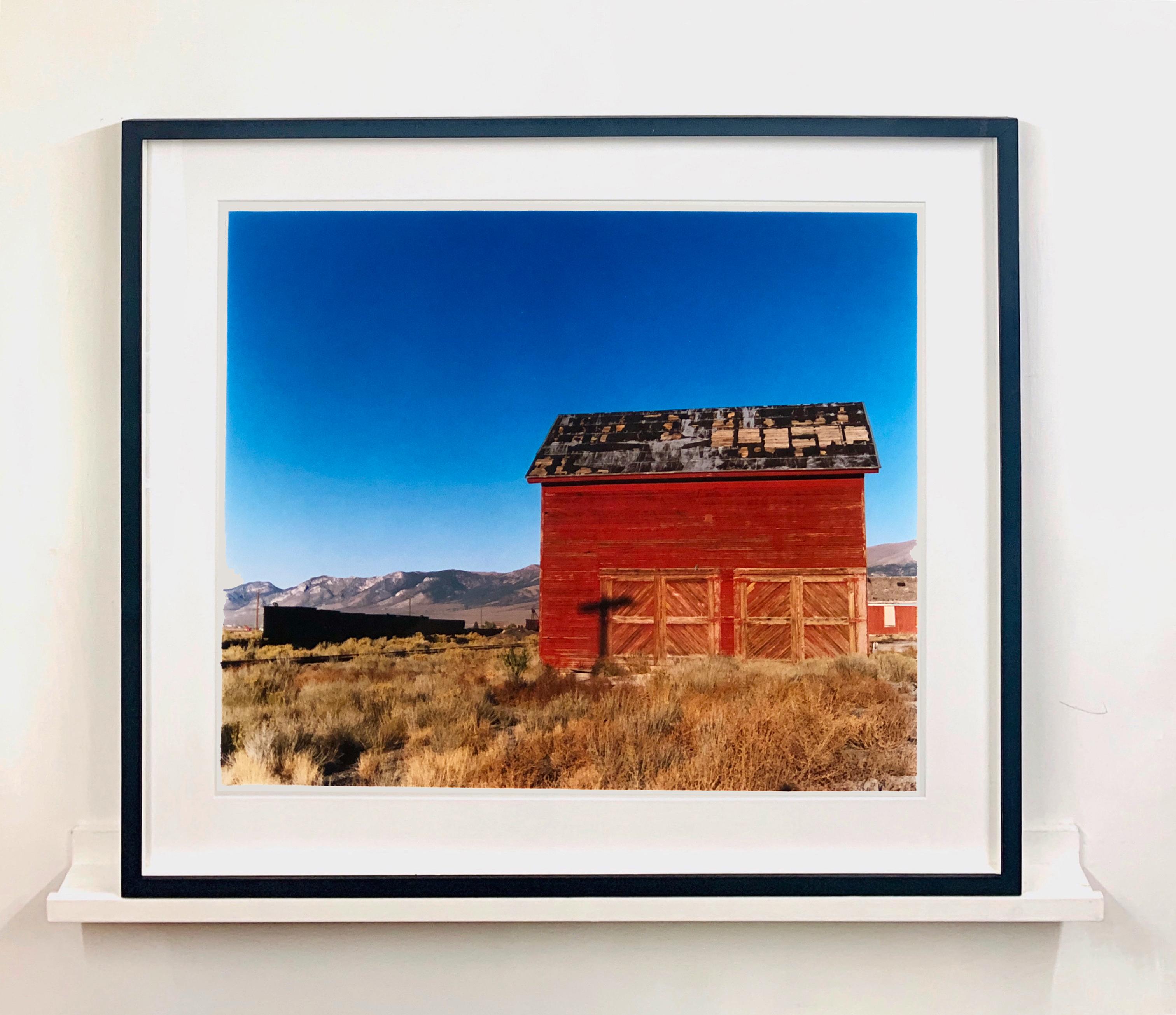 Shed - Railroad Depot, Nevada, 2003 - After the Gold Rush - Architecture Photo  - Violet Landscape Print par Richard Heeps