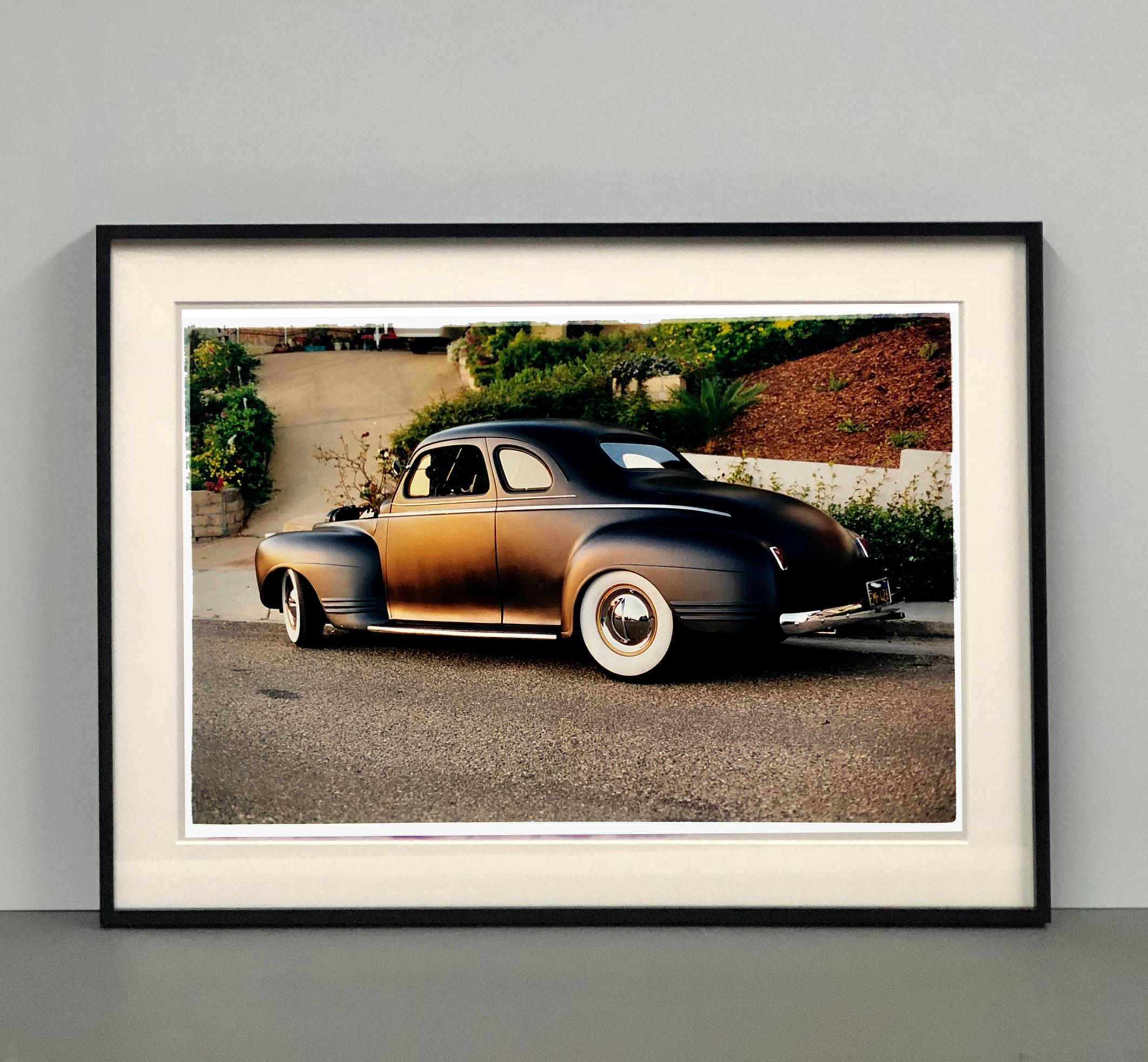 Shelly's '41 Plymouth, Kalifornien - Dream in Color Serie - Vintage-Auto-Foto – Print von Richard Heeps