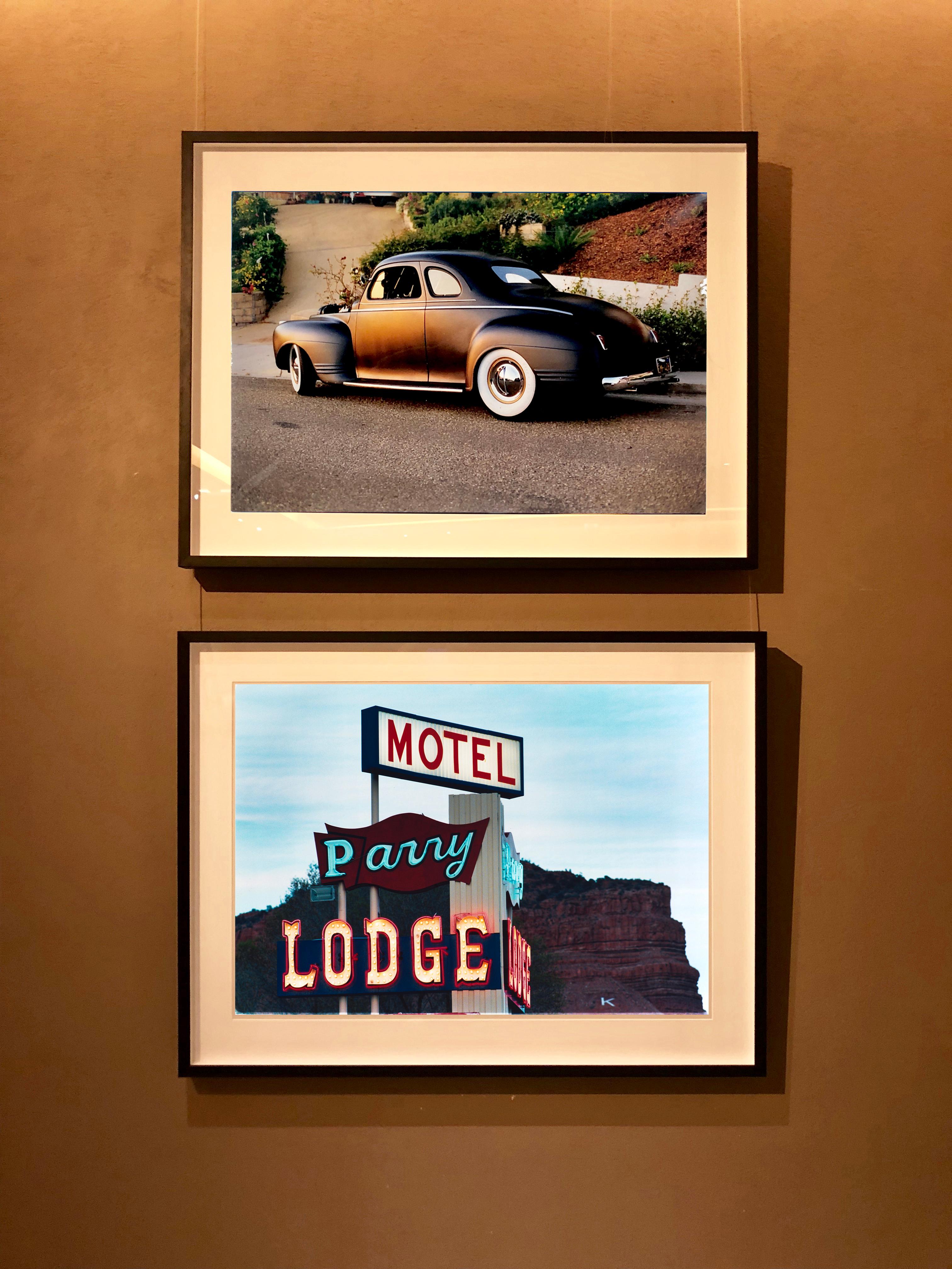 Shelly's '41 Plymouth, Kalifornien - Dream in Color Serie - Vintage-Auto-Foto im Angebot 1