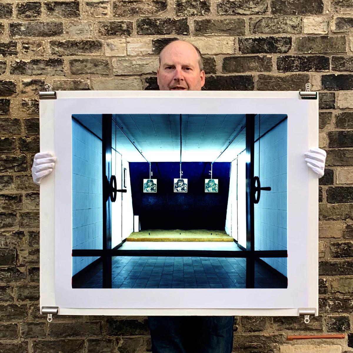 Shooting Alley, Ho Chi Minh City, Vietnam - Photographie couleur bleue en vente 2