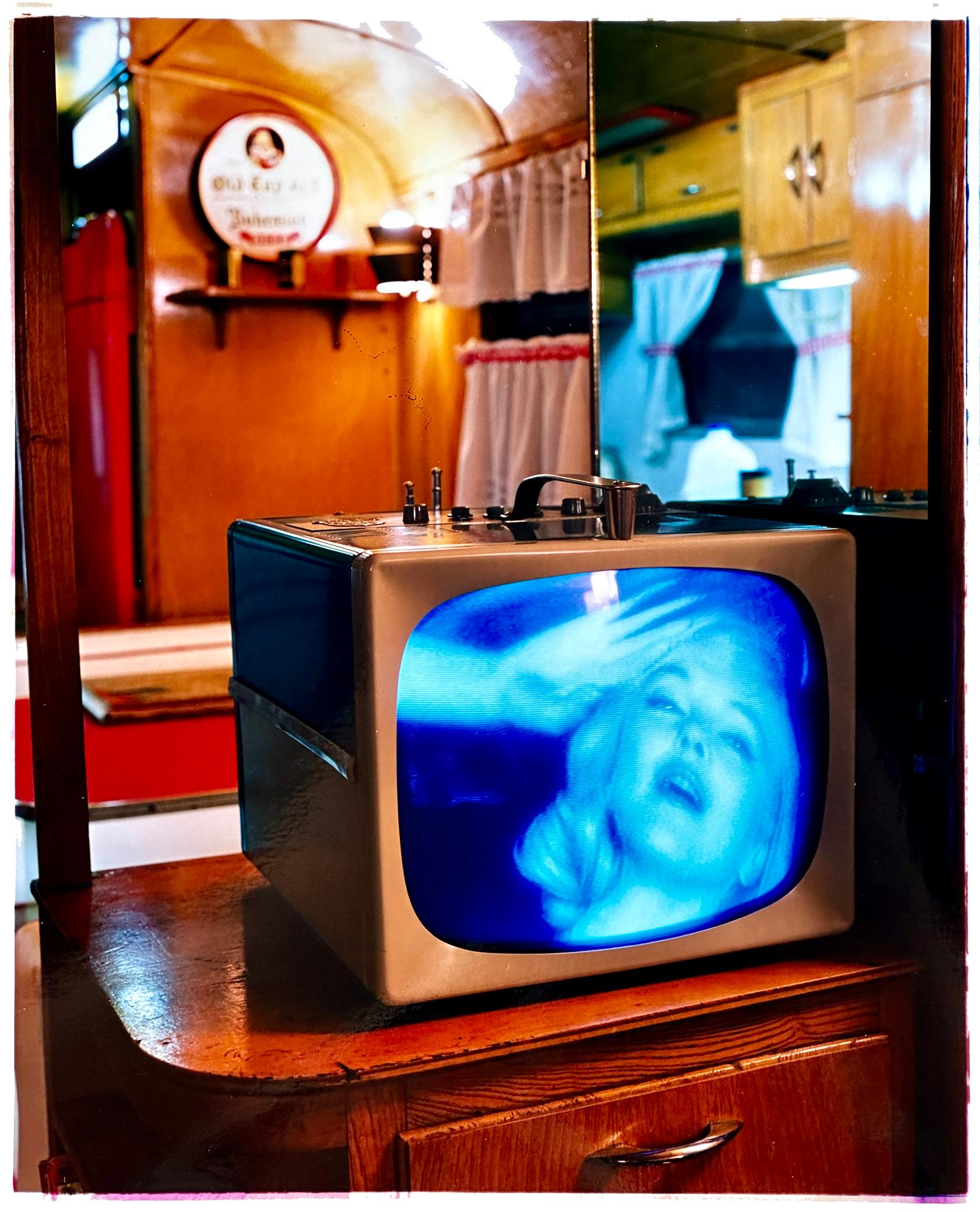 Portrait Photograph di Richard Heeps - A qualcuno piace caldo, Bisbee, Arizona - Fotografia d'epoca di interni a colori