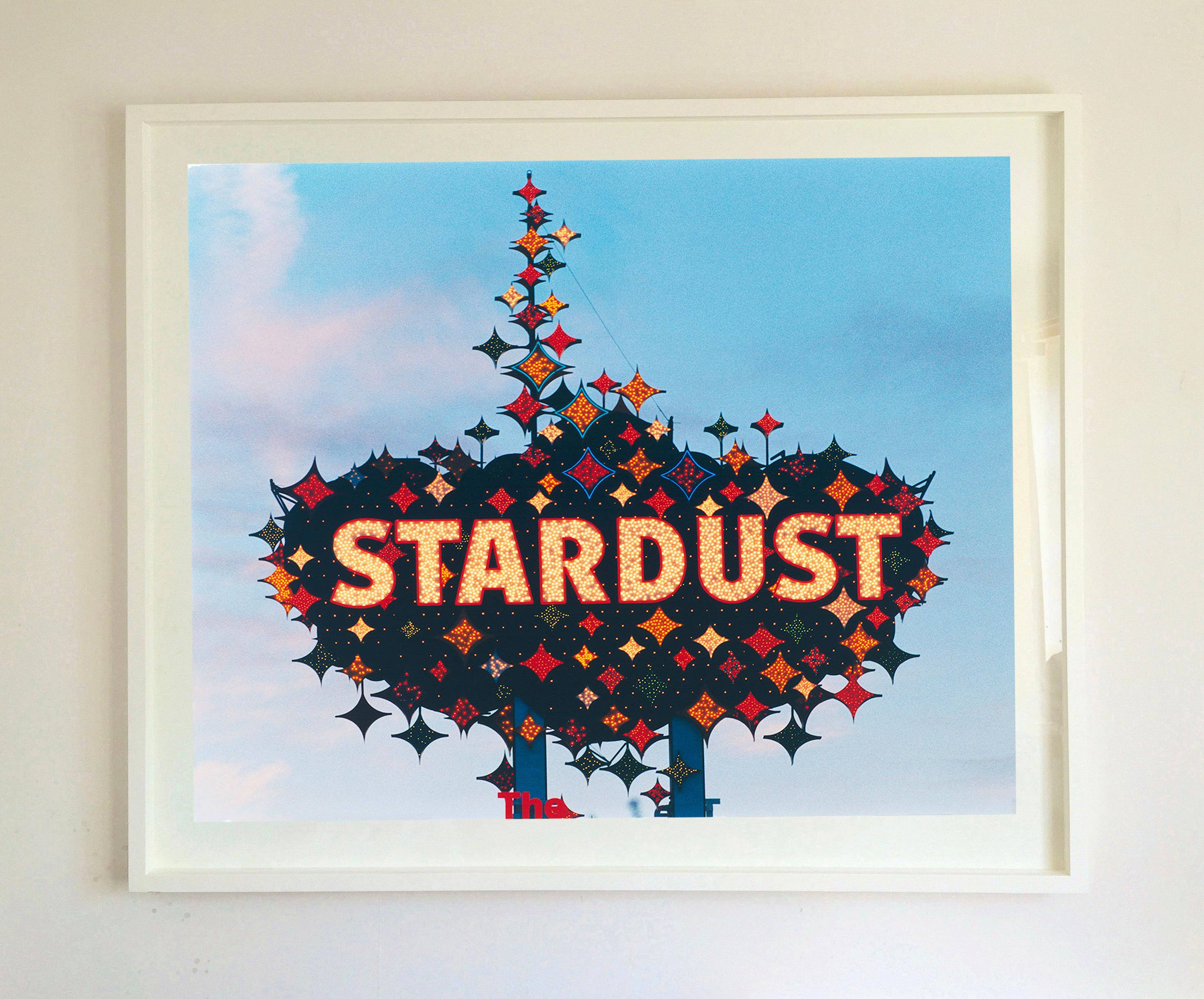 Stardust, photographie de la série Dream in Colour de Richard Heeps.
Cette photo cool a un côté classique américain. Les photos de Richard Heeps capturent magnifiquement des parties de Las Vegas qui n'existent plus. L'emblématique enseigne