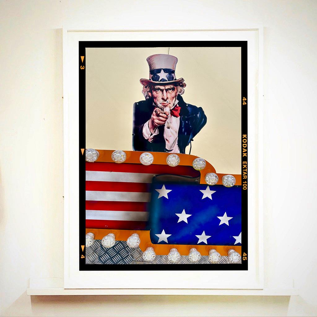 Stars & Stripes Sam - Photographie couleur Pop Art - Contemporain Print par Richard Heeps