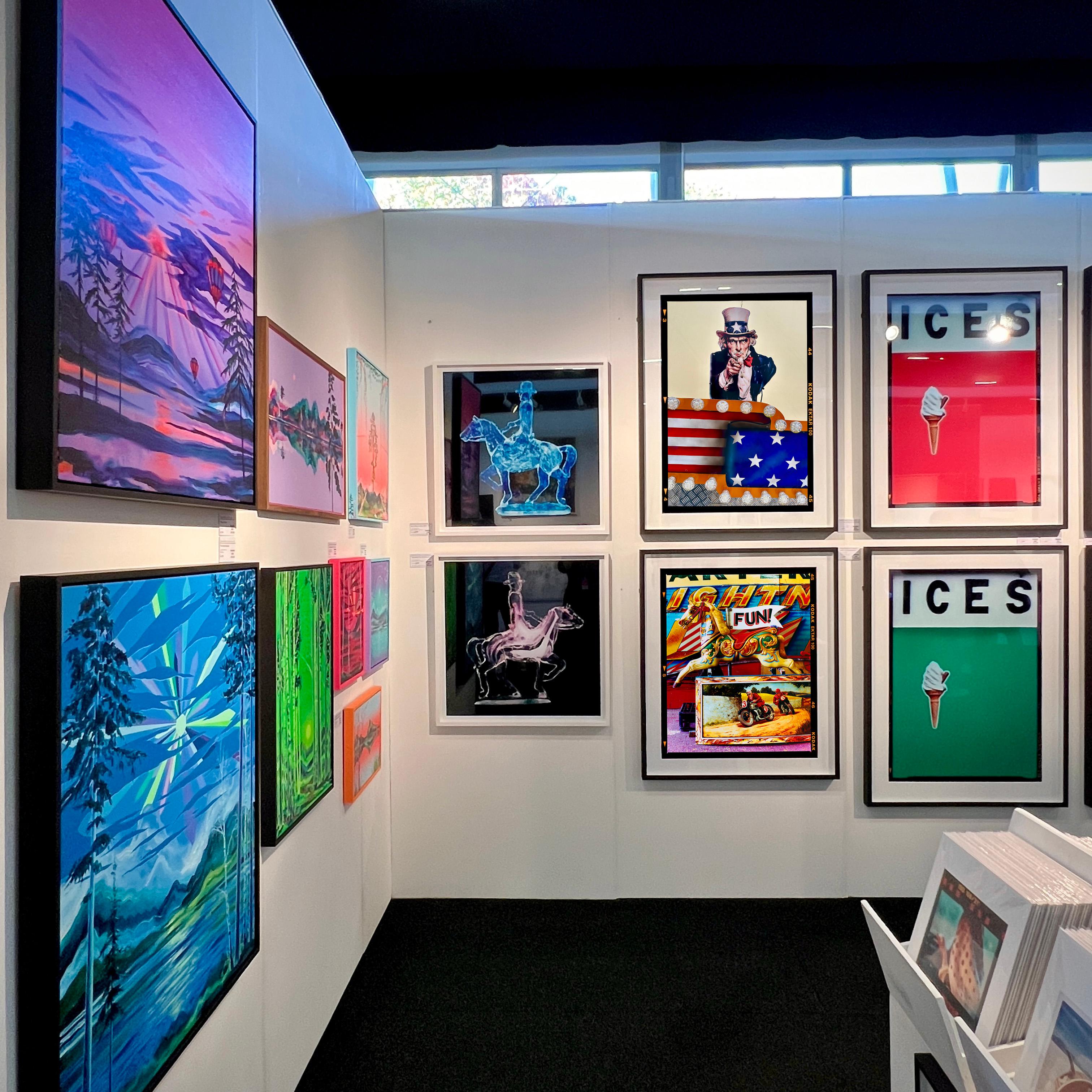 Stars & Stripes Sam - Photographie couleur Pop Art en vente 1