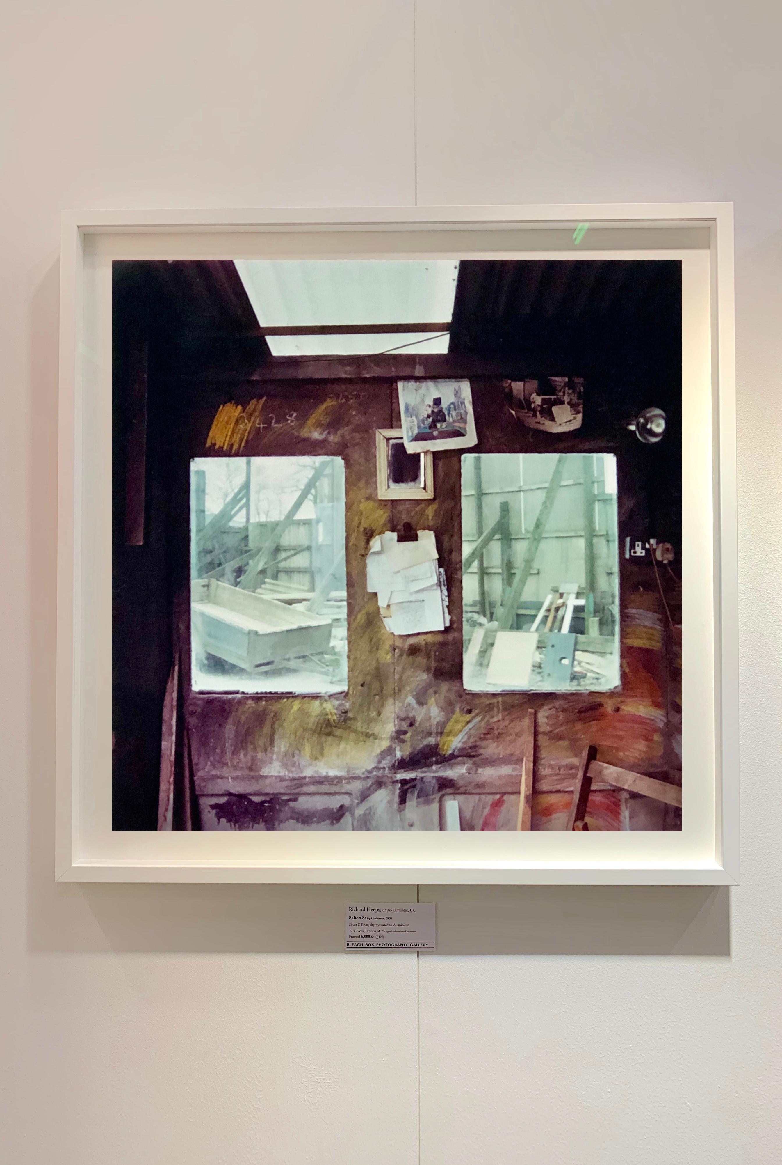 L'atelier de Stonemason, Northwich - Photographie couleur industrielle britannique - Contemporain Print par Richard Heeps