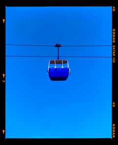 Summit Kabelwagen (Blau), Llandudno – minimalistische blaue Farbfotografie