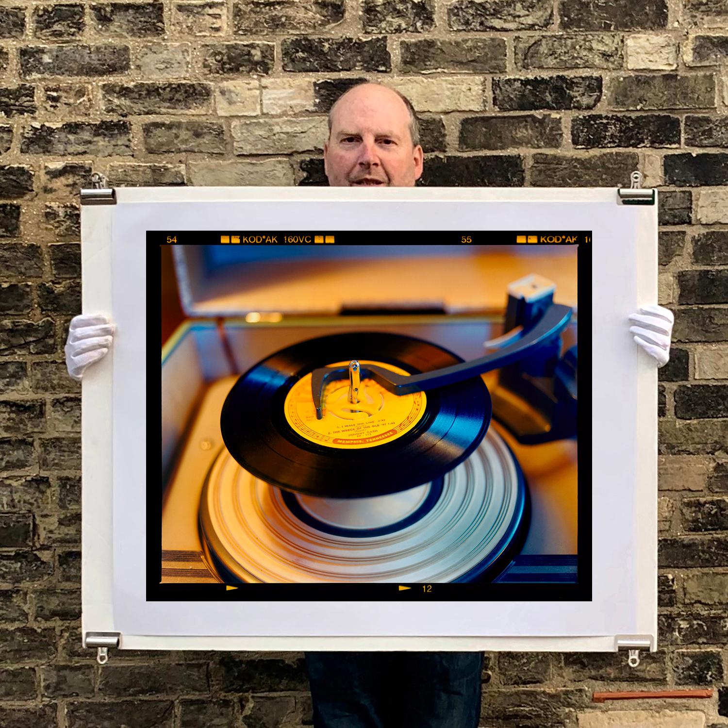 Sun 45, Bisbee, Arizona – amerikanische Vintage-Interieurfotografie im Vintage-Stil – Photograph von Richard Heeps