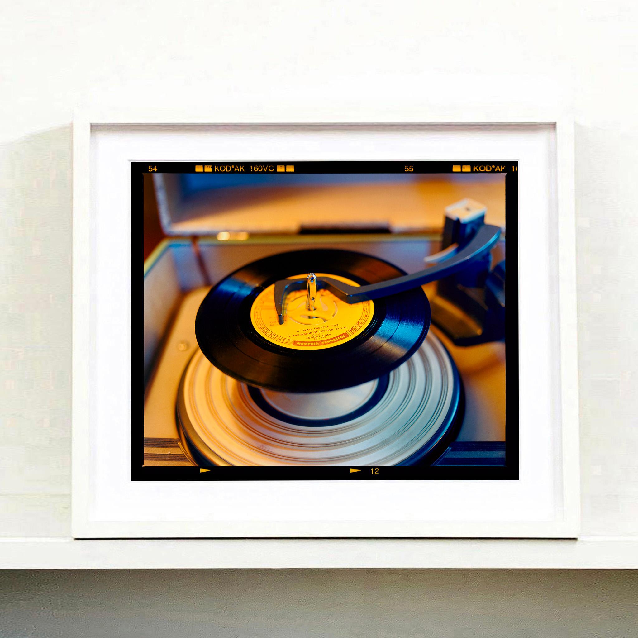 Sun 45, Bisbee, Arizona - Photographie couleur d'intérieur vintage américain - Pop Art Print par Richard Heeps