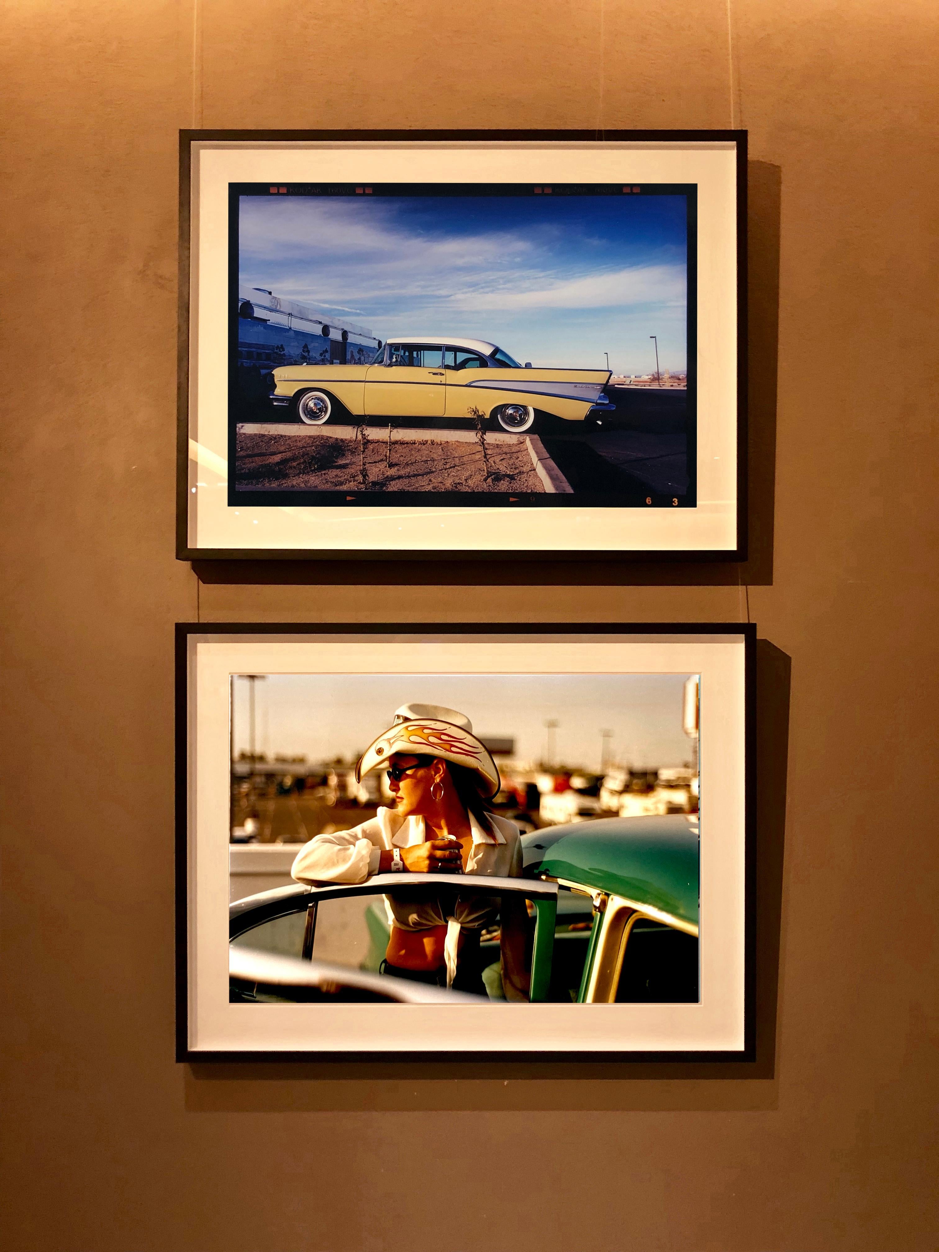 Sun Kissed Wendy, Las Vegas - Zeitgenössische Porträt-Farbfotografie im Angebot 4