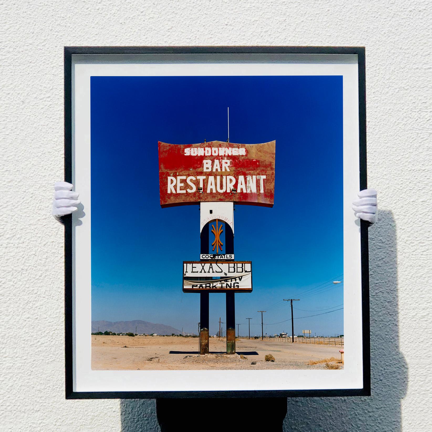 Sundowner II, Salton Sea, California - Foto a colori del cielo blu in America in vendita 4
