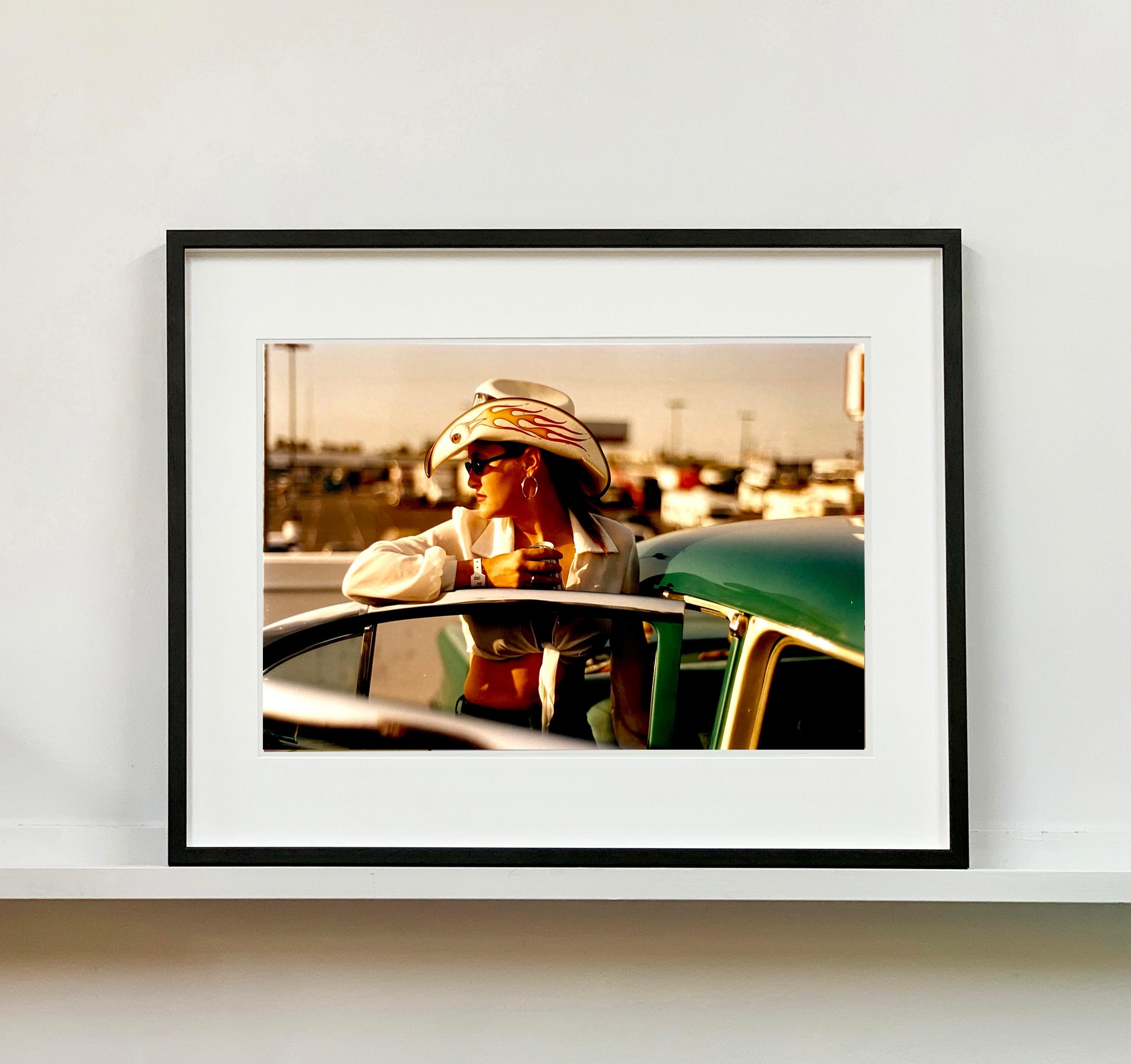 Sunkissed Wendy, Las Vegas - Zeitgenössische Portrait-Farbfotografie im Angebot 4
