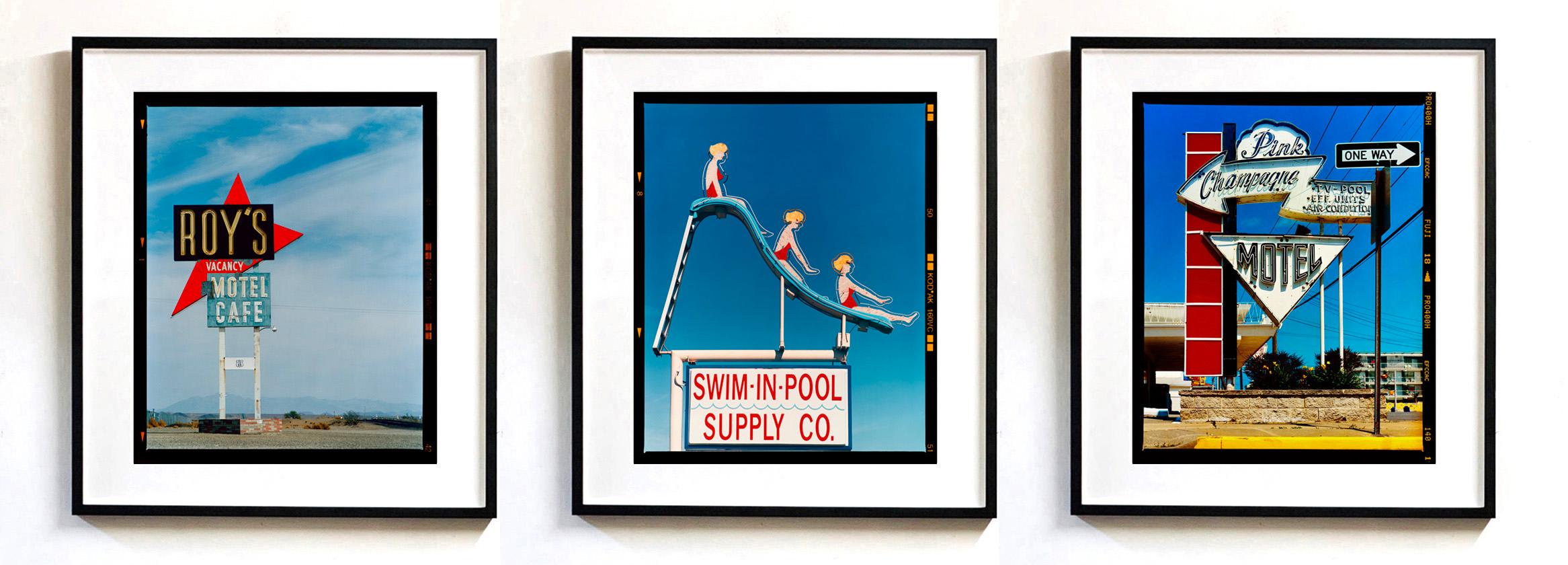 Swim-in-Pool Supply Co. Las Vegas – amerikanische Farbschildfotografie  im Angebot 1