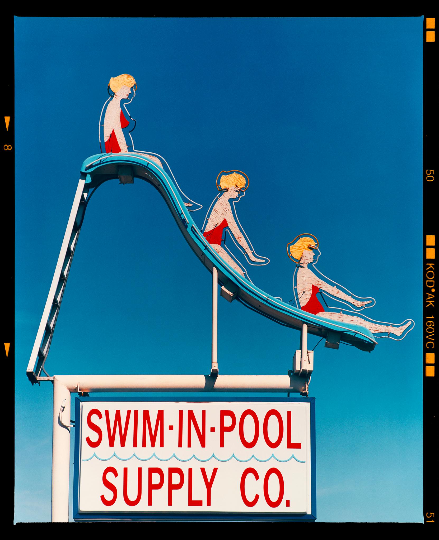Color Photograph Richard Heeps - Swim-in-Pool Supply Co. Las Vegas - Photographie de panneau coloré américain 