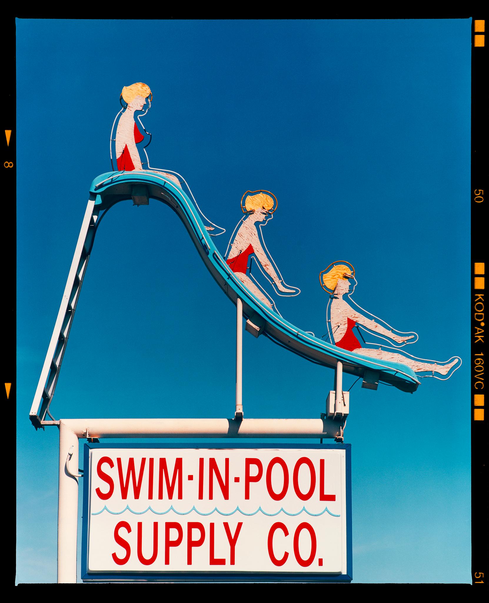 Color Photograph Richard Heeps - Swim-in-Pool Supply Co. Las Vegas - Photographie de panneau coloré américain