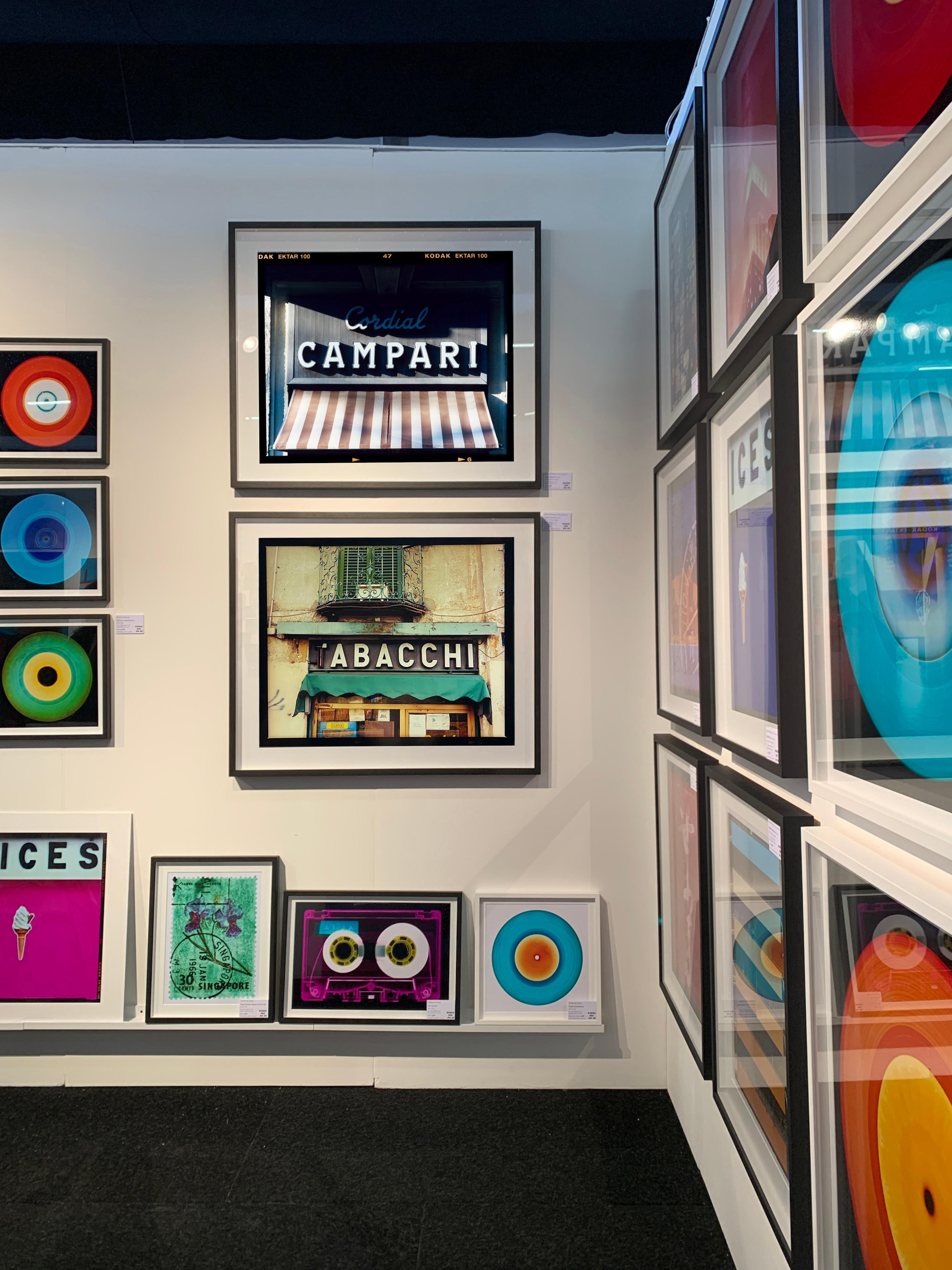 TABACCHI Sign, Mailand - Contemporary Typography Sign Pop Art Color Photography im Angebot 1