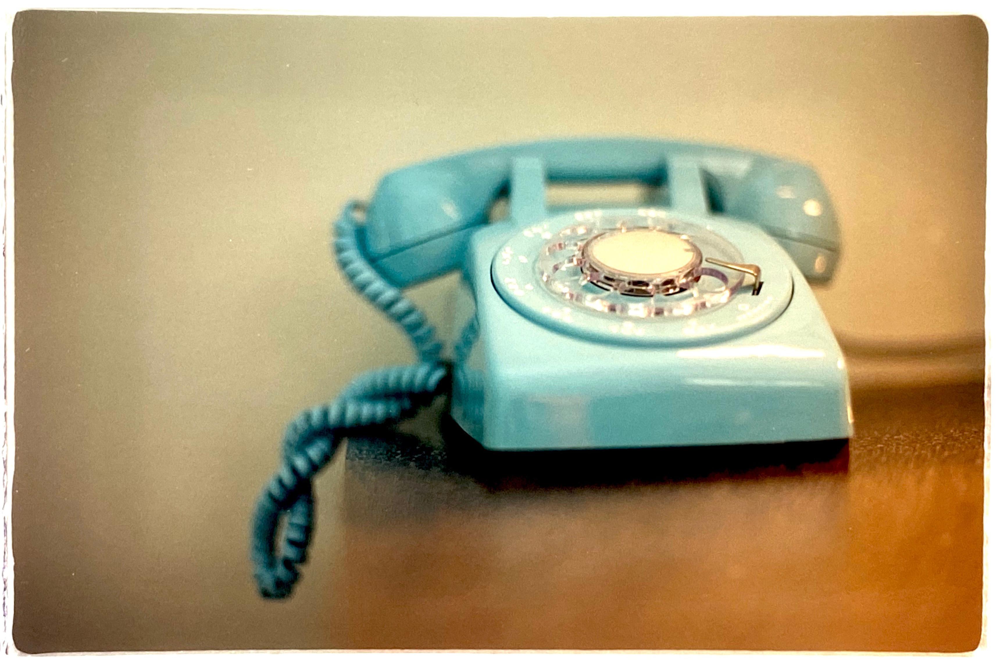 Richard Heeps Color Photograph – Telephone VII, Ballantines Movie Colony, Palm Springs, Kalifornien 