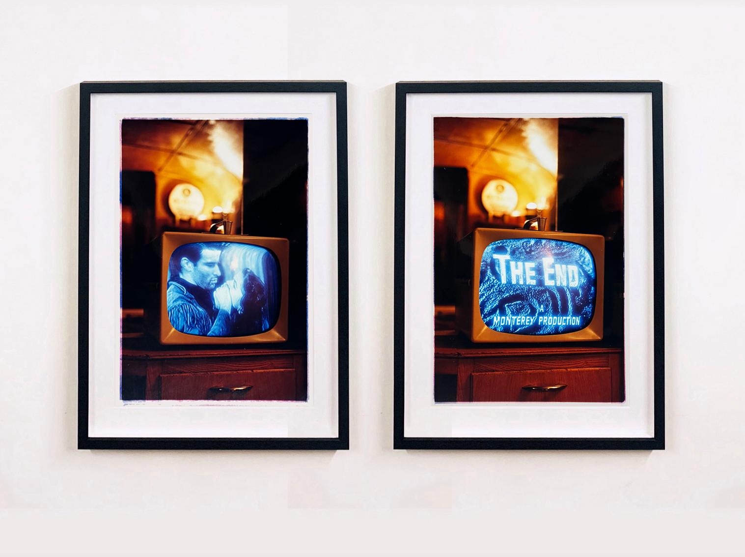 La fotografia 'The End' della serie Dream in Colour di Richard Heeps. La tv d'epoca trasmette i titoli di coda di un film con la nota scritta 