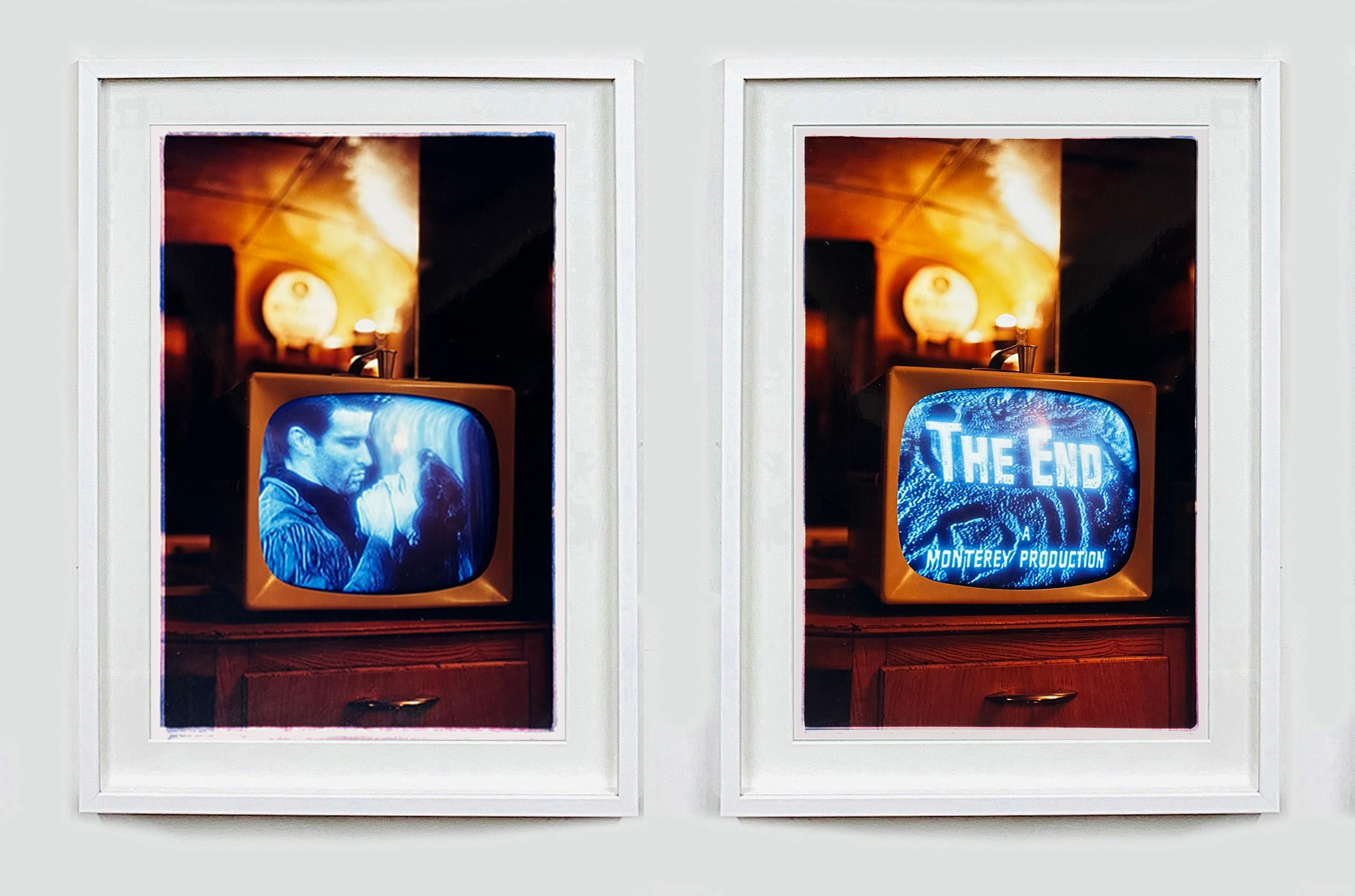 The End, Bisbee, Arizona - Vintage Interior Farbfotografie (Schwarz), Print, von Richard Heeps