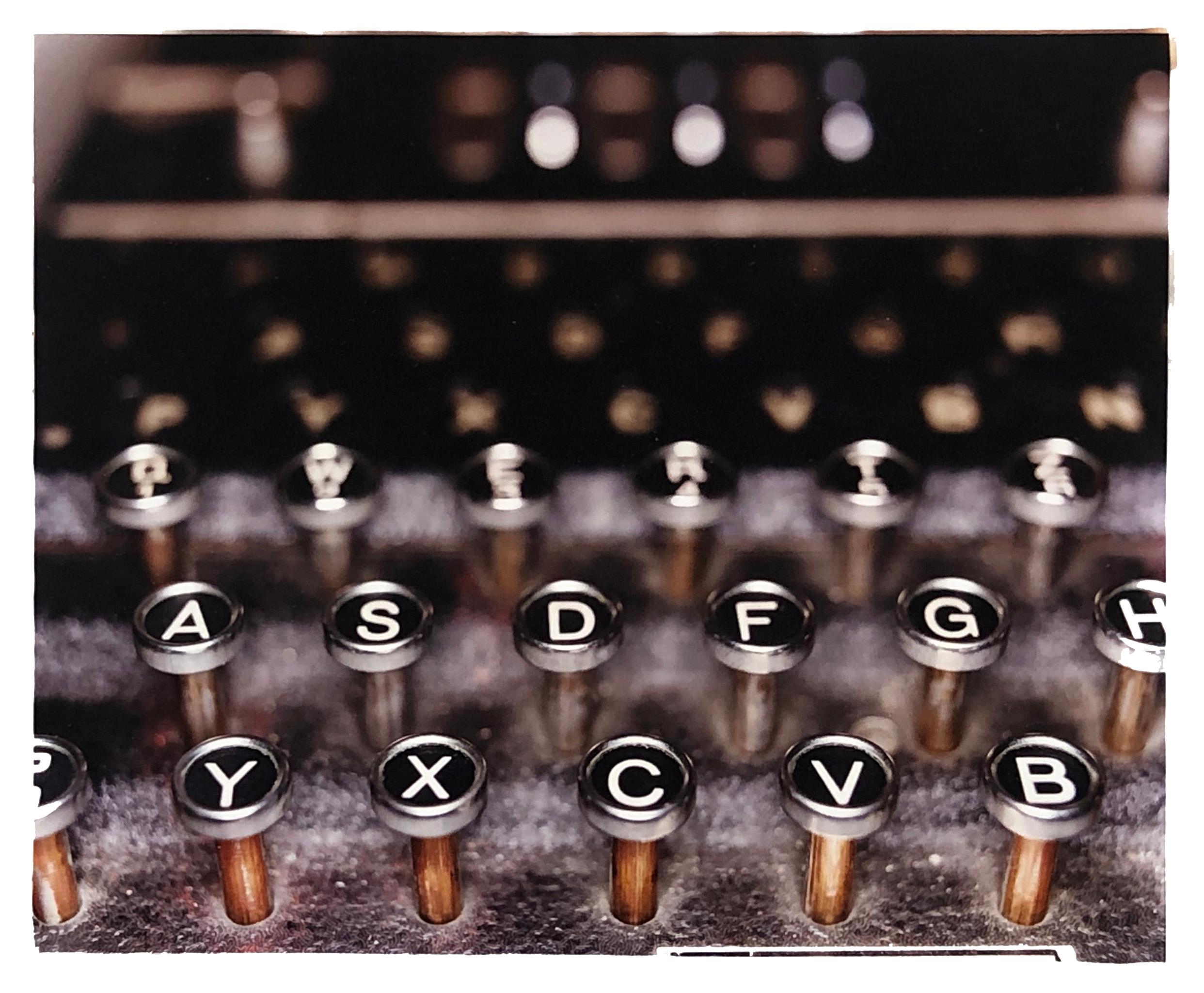 Color Photograph de Richard Heeps - La Máquina Enigma, Bletchley Park - Fotografía británica en color