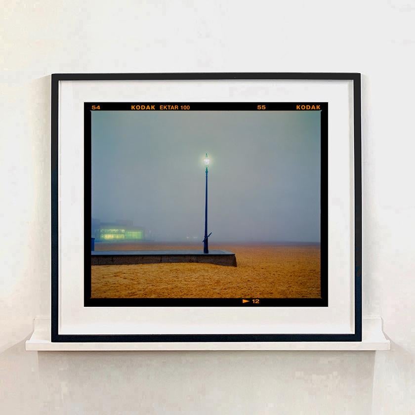 El embarcadero, Norfolk - Fotografía en color de la playa de Misty en venta 5