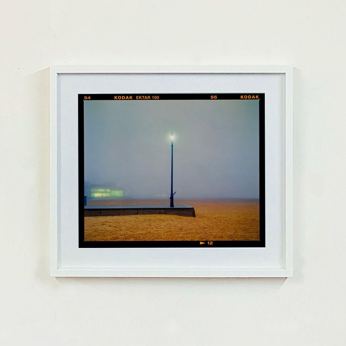 The Jetty, Great Yarmouth, photographie de bord de mer tirée de la série On-Sea de Richard Heeps. Cette jetée, lieu d'une riche histoire maritime, a également attiré des artistes de renom, tels que Turner et Constable, en tant que perspective sur le