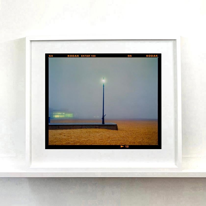 El embarcadero, Norfolk - Fotografía en color de la playa de Misty en venta 1